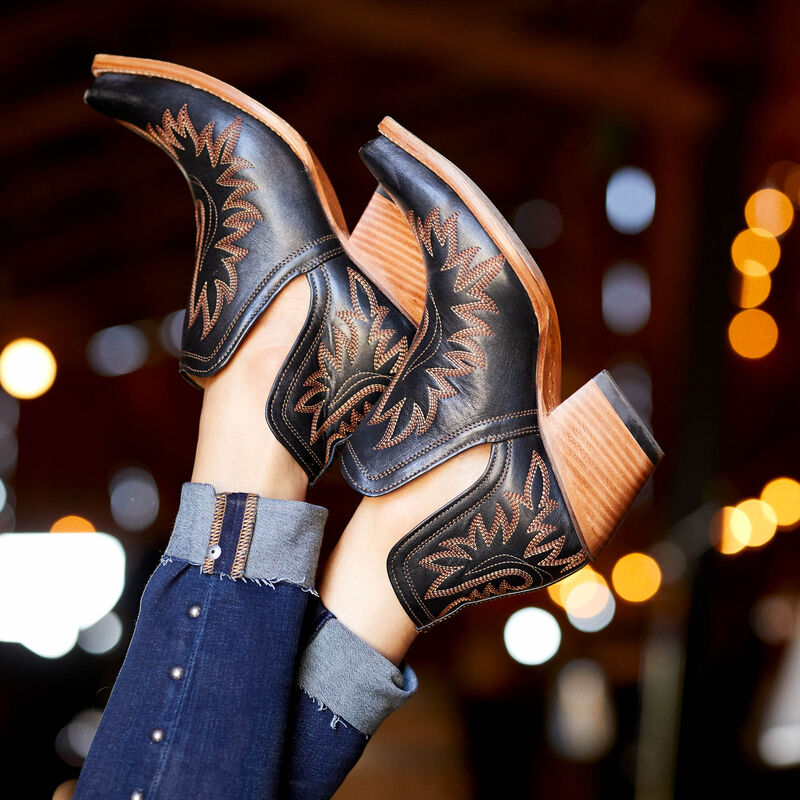 10029653 ARIAT DIXON BLACK BOOTIE