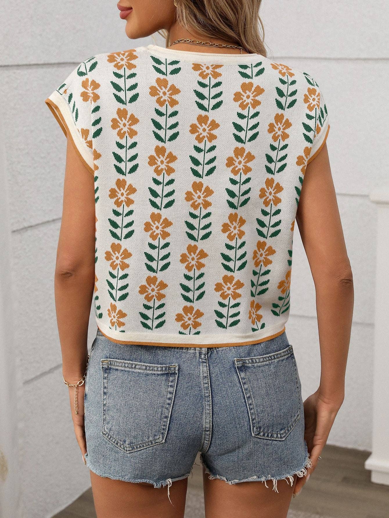 MD2 82-1 Retro Floral Knit Crop Top Short Sleeve Vintage Pullover Tee: Off-White