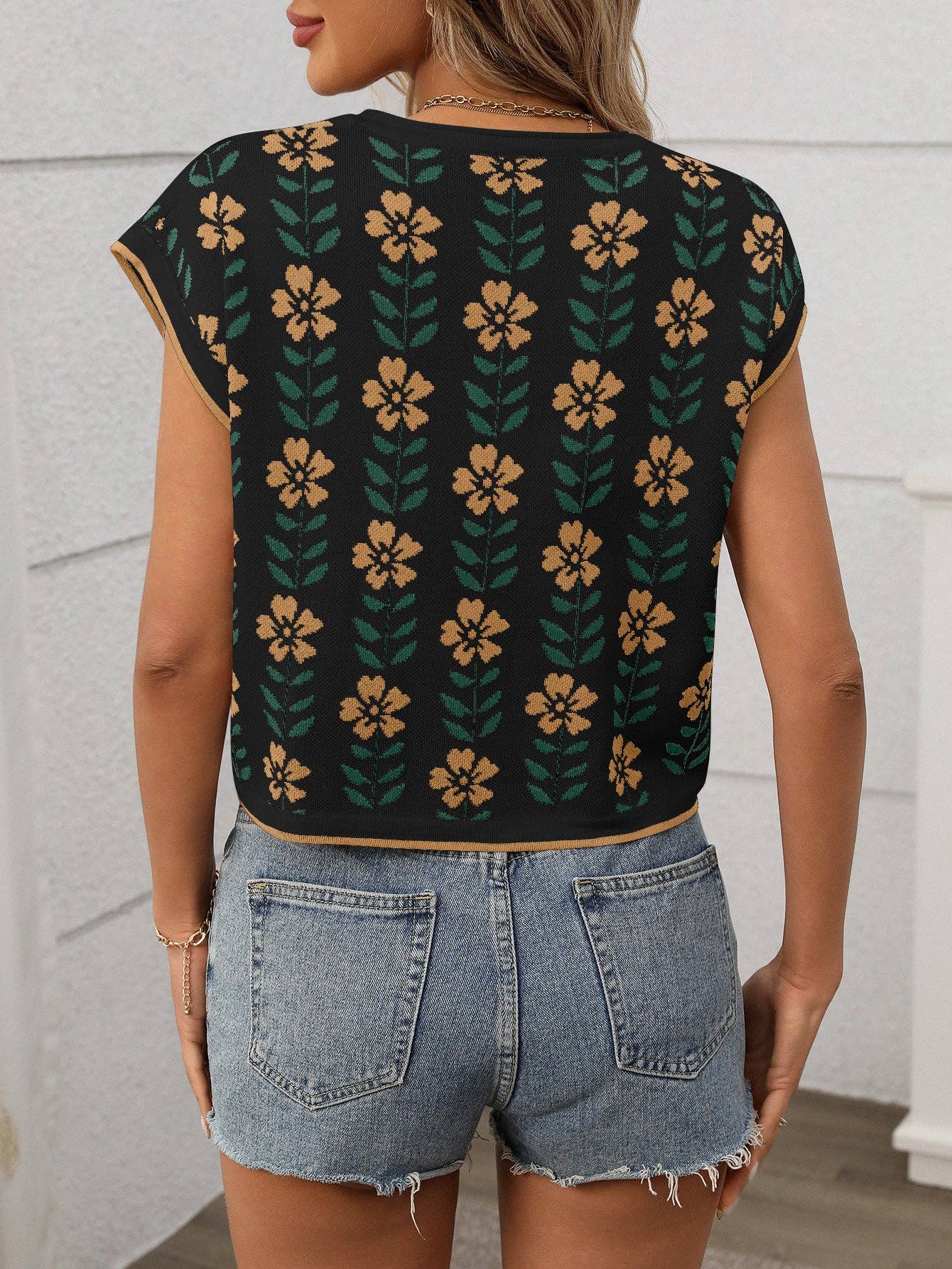 MD2 82-1 Retro Floral Knit Crop Top Short Sleeve Vintage Pullover Tee: Off-White