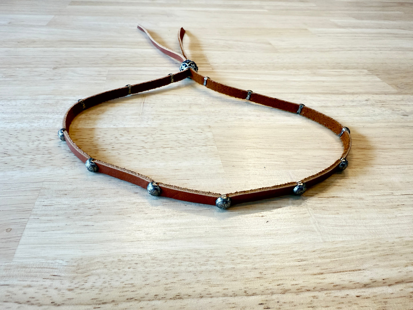 HB02-3 BROWN LEATHER HATBAND WITH CONCHOS