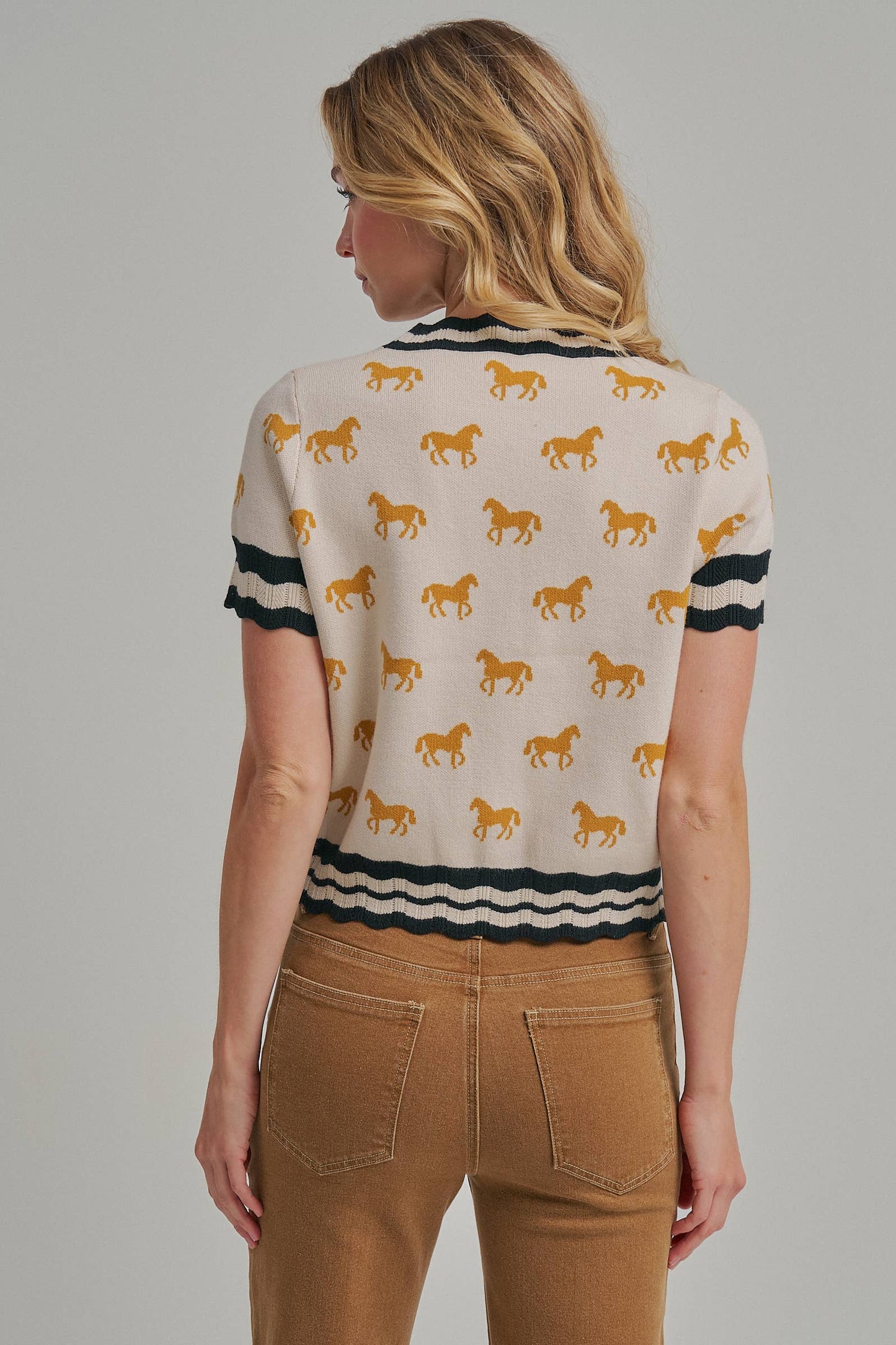 WESTERN INSPIRED HORSE PATTERNED SHORT SLEEVE SWEATER TOP: OATMEAL COMBO