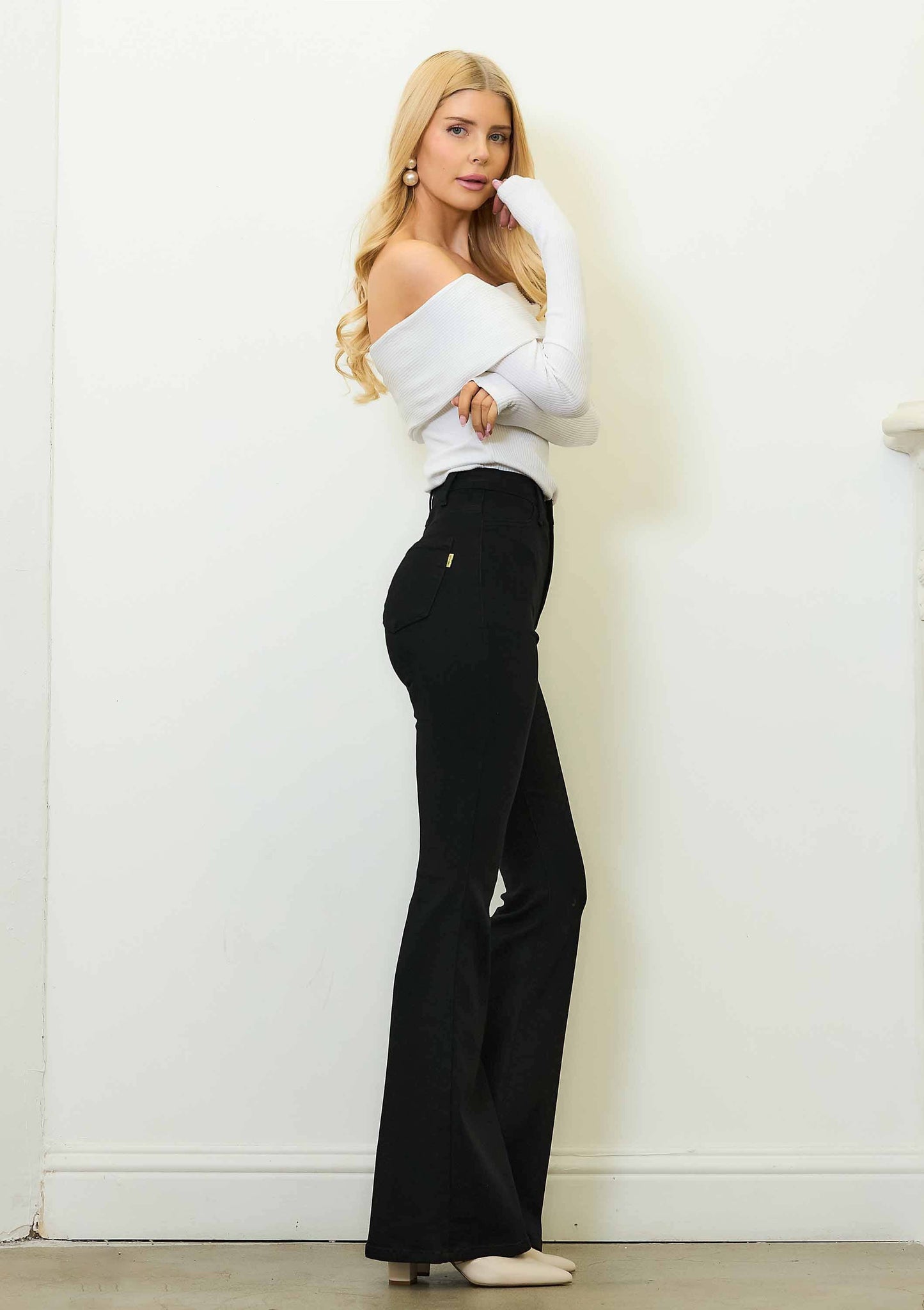 P522 SLIM FLARE JEANS - Smooth & Stretchy: BLACK