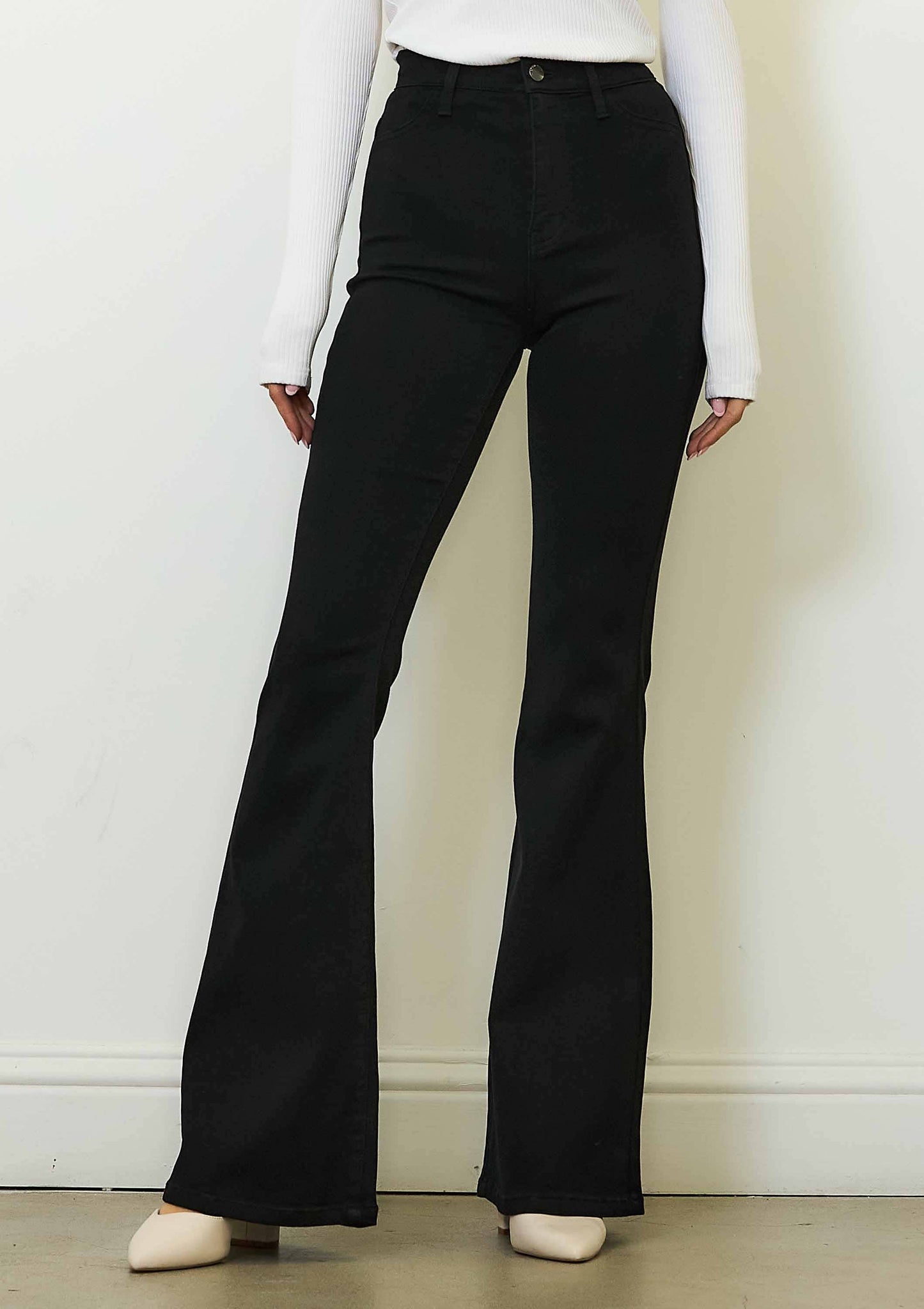 P522 SLIM FLARE JEANS - Smooth & Stretchy: BLACK