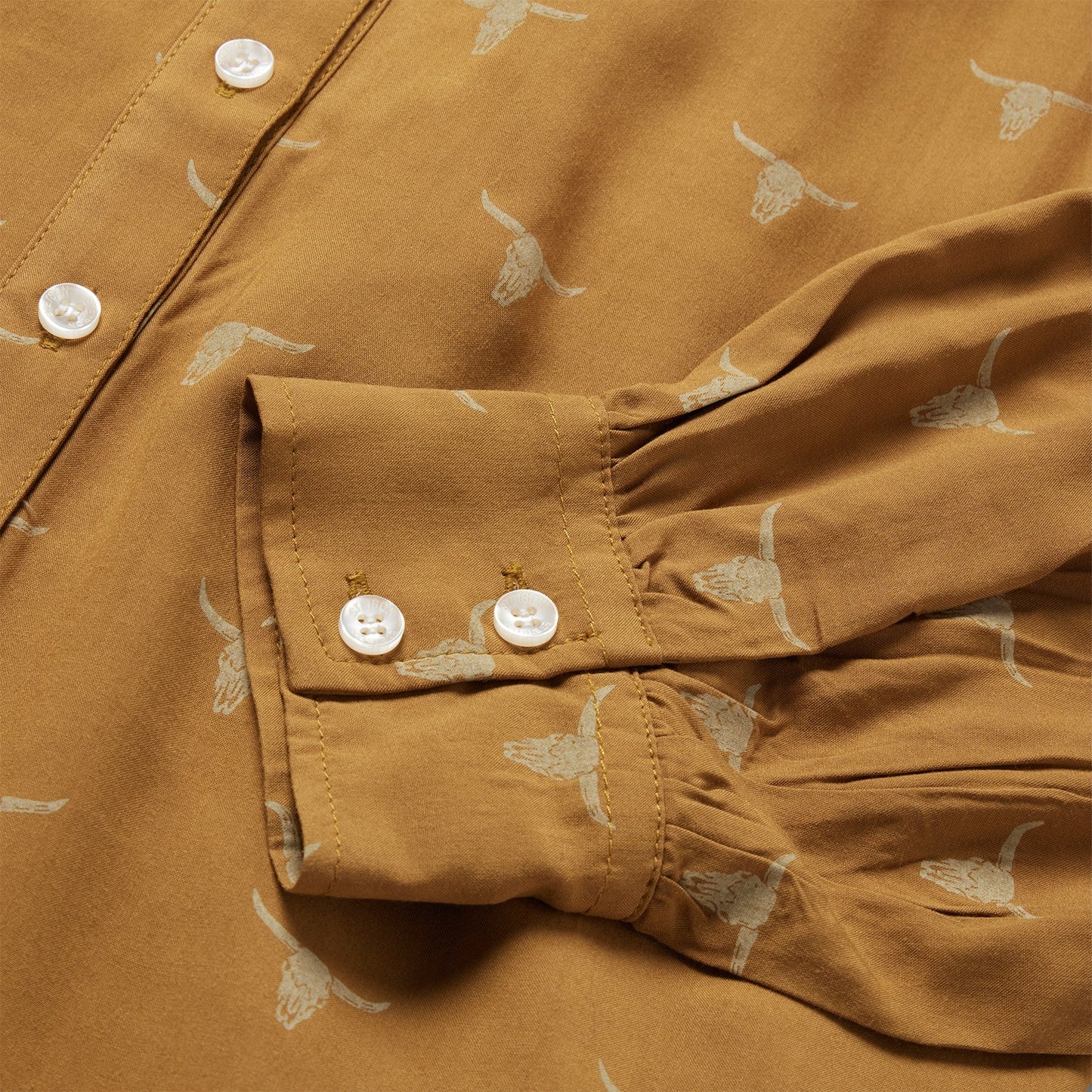 11-050-0590-7037-BR STETSON MOJAVE LONGHORN PRINT POET BLOUSE