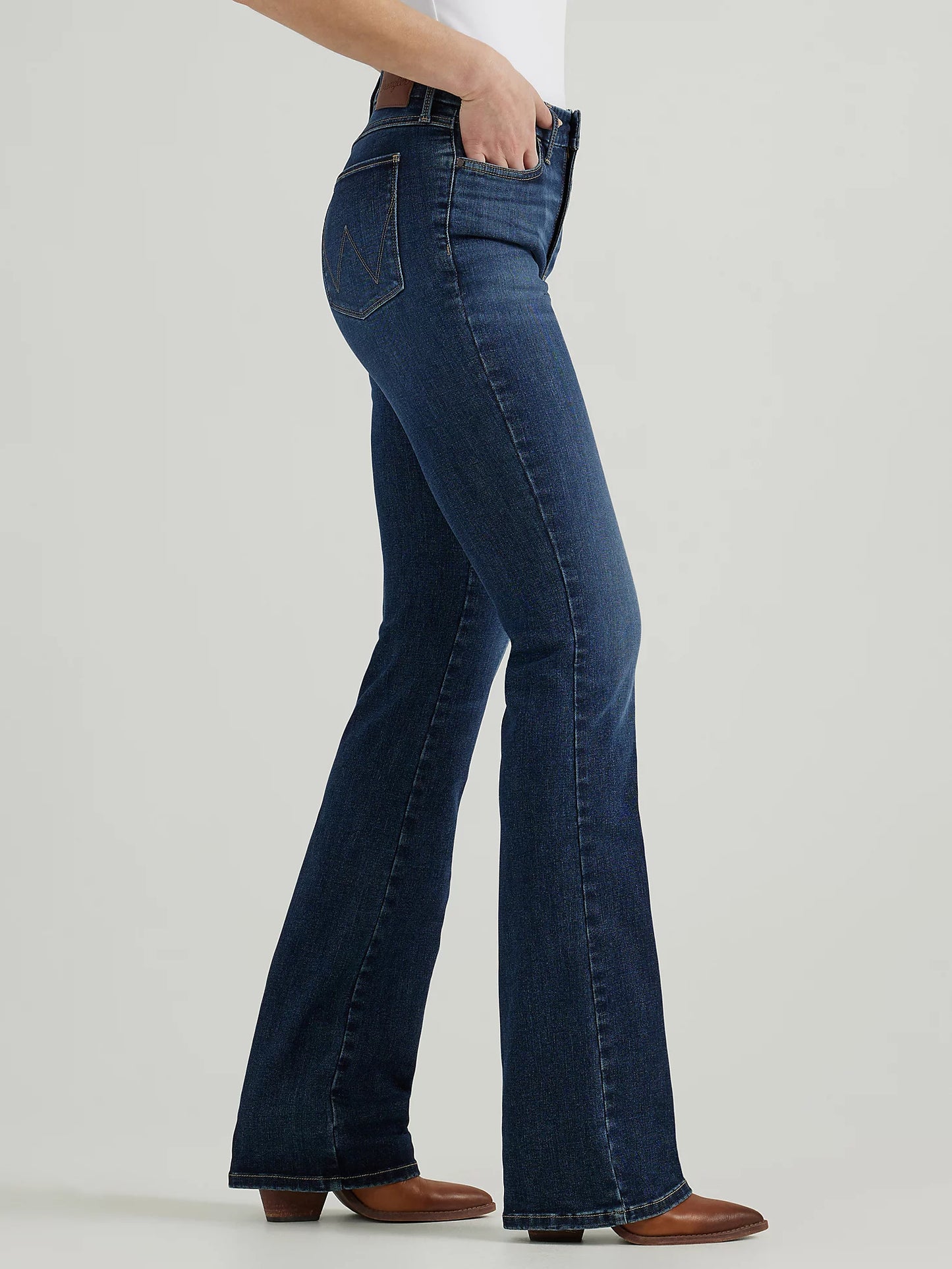 112359277 WOMNE'S WRANGLER BESPOKE HIGH RISE BOOTCUT JEAN