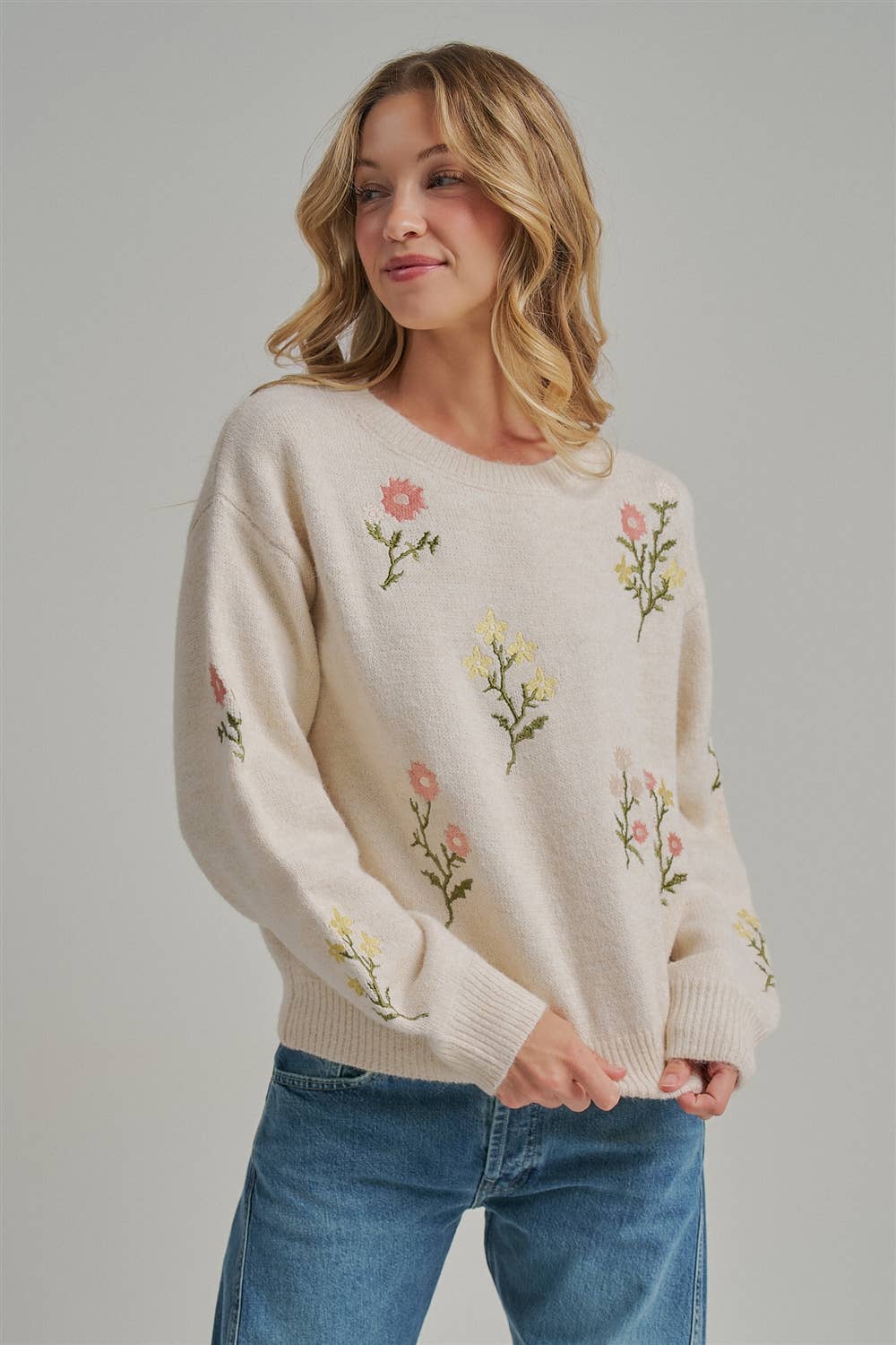 SCATTERED FLORAL EMBROIDERED SWEATER TOP: CREAM