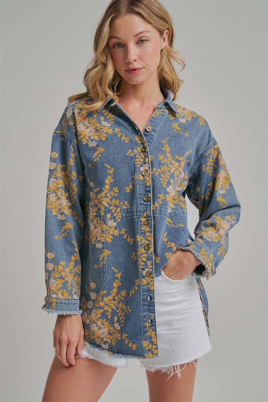 FLORAL DENIM RELAXED SHIRT TOP WITH POCKETS AND FRAYED EDGE: FLORAL DENIM