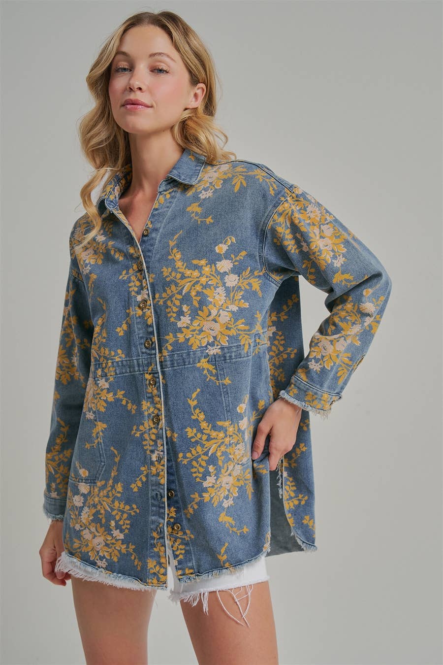 FLORAL DENIM RELAXED SHIRT TOP WITH POCKETS AND FRAYED EDGE: FLORAL DENIM