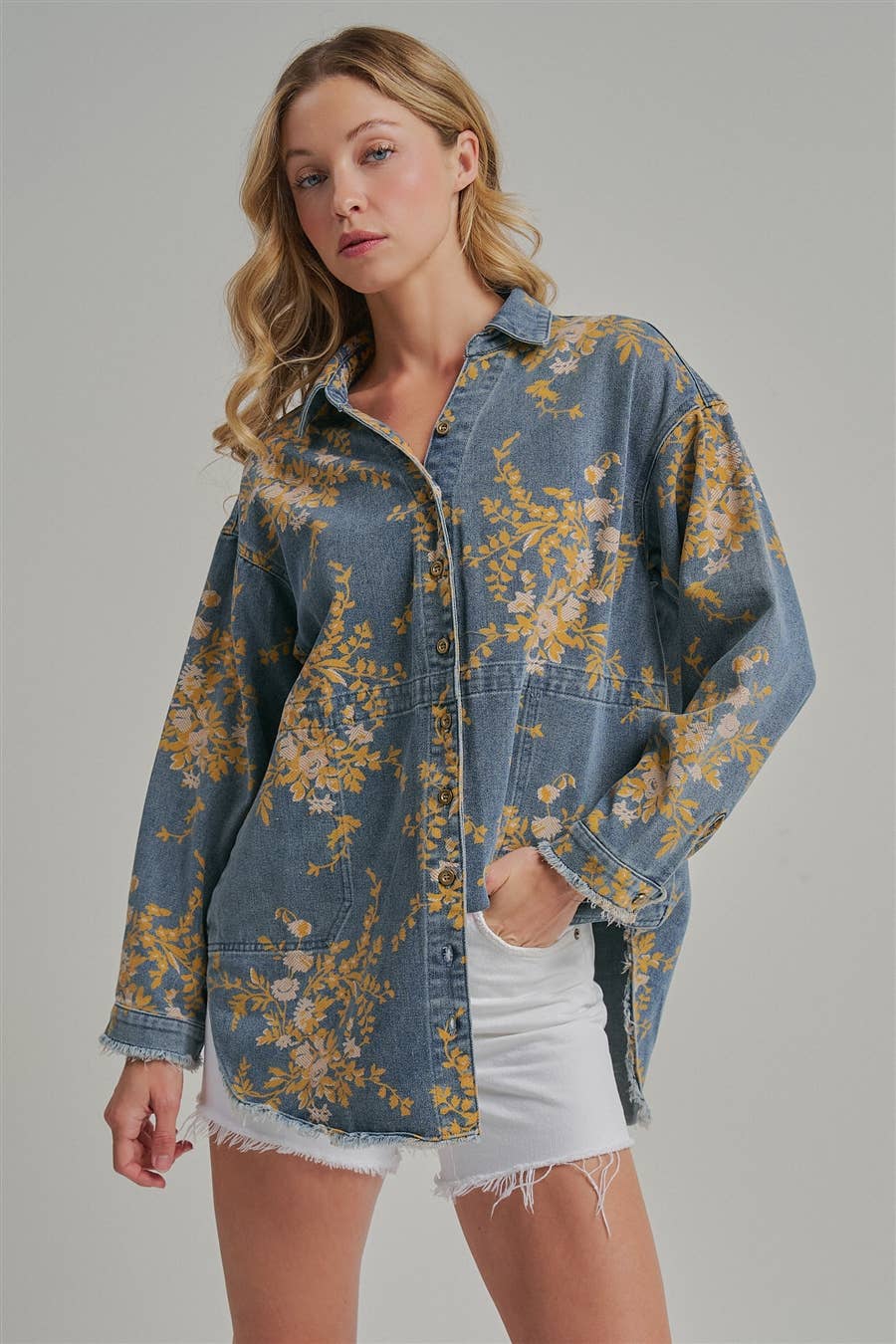 FLORAL DENIM RELAXED SHIRT TOP WITH POCKETS AND FRAYED EDGE: FLORAL DENIM