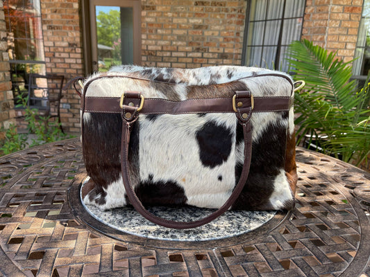 WEEKENDER DUFFLE LEATHER HAIR ON COWHIDE DUFFEL TRAVEL BAG: BROWN + WHITE COWHIDE