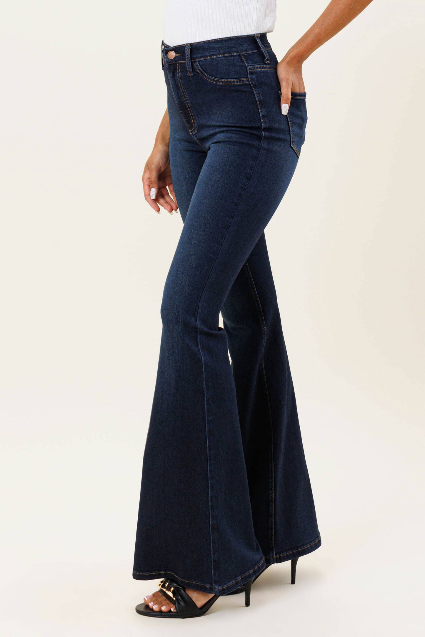 P522 SLIM FLARE JEANS - Smooth & Stretchy: BLACK