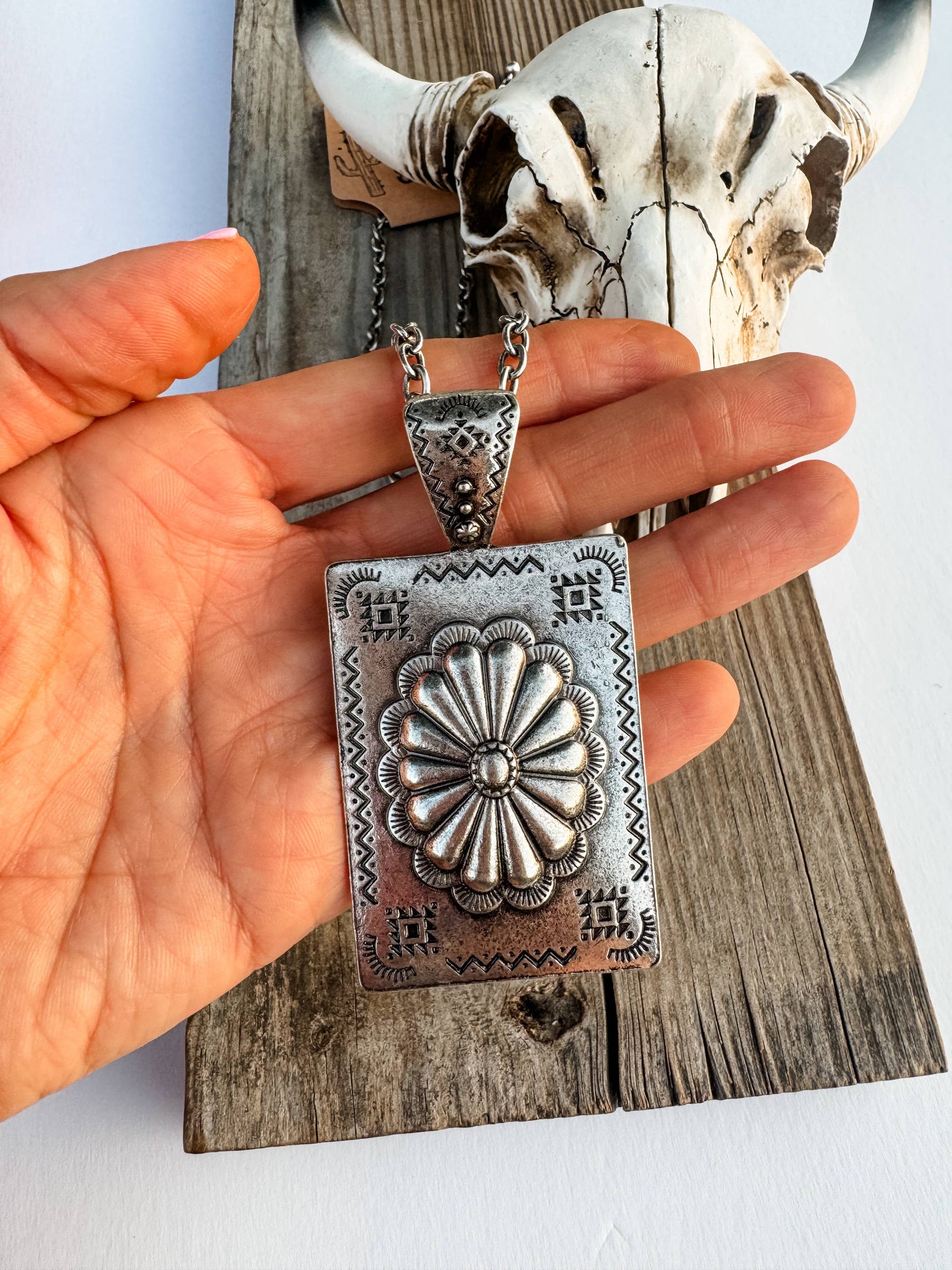Western Concho Pendant Necklace