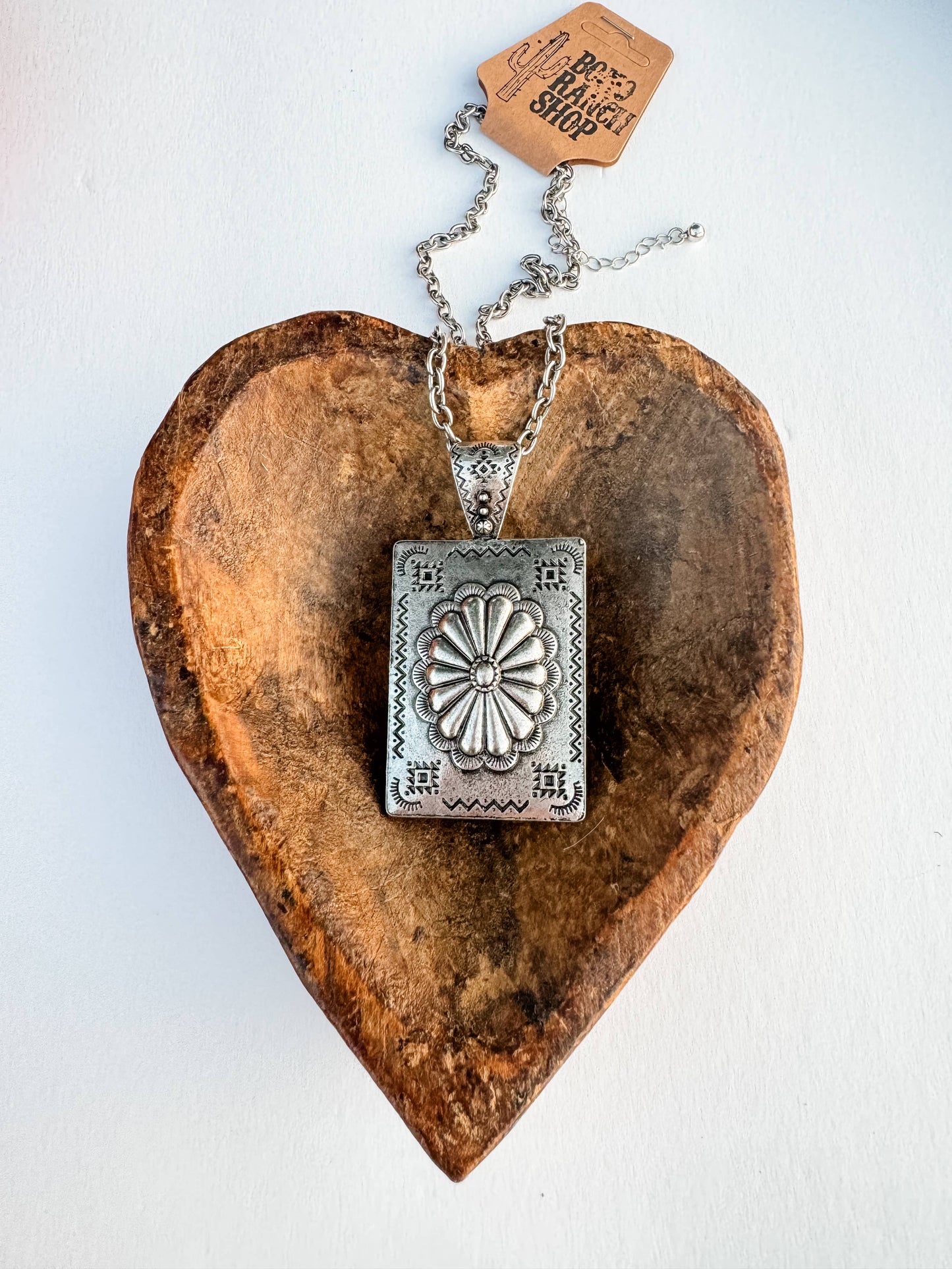 Western Concho Pendant Necklace