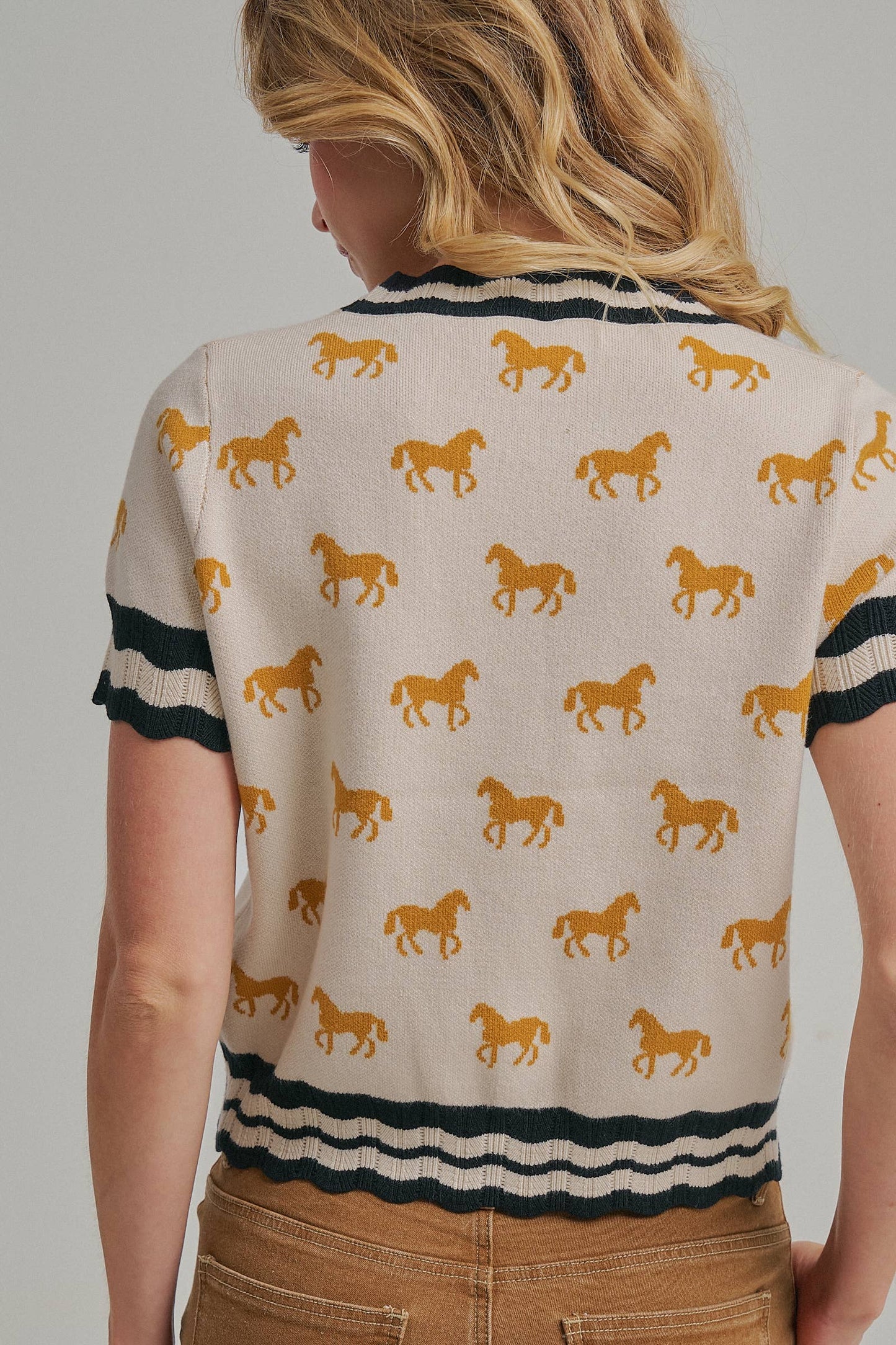 WESTERN INSPIRED HORSE PATTERNED SHORT SLEEVE SWEATER TOP: OATMEAL COMBO