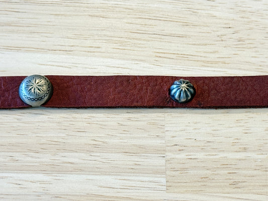 HB02-5 BROWN LEATHER HATBAND WITH DOME CONCHOS