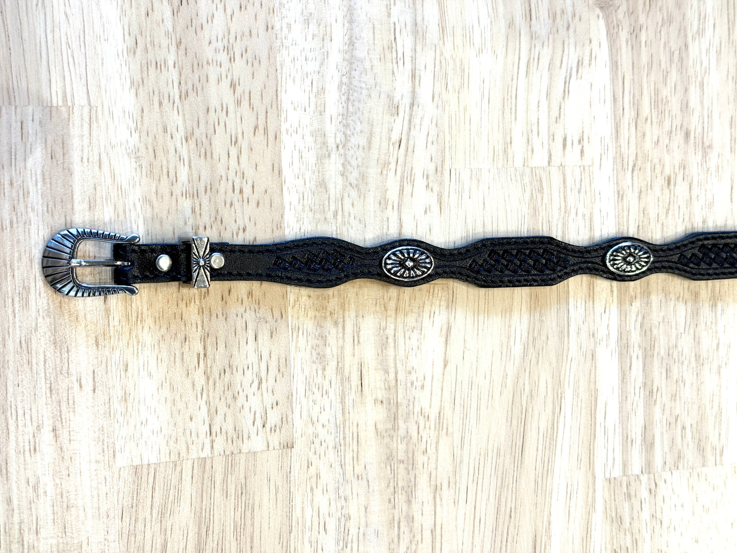 LC-65 BLACK LEATHER HATBAND WITH OVAL CONCHOS
