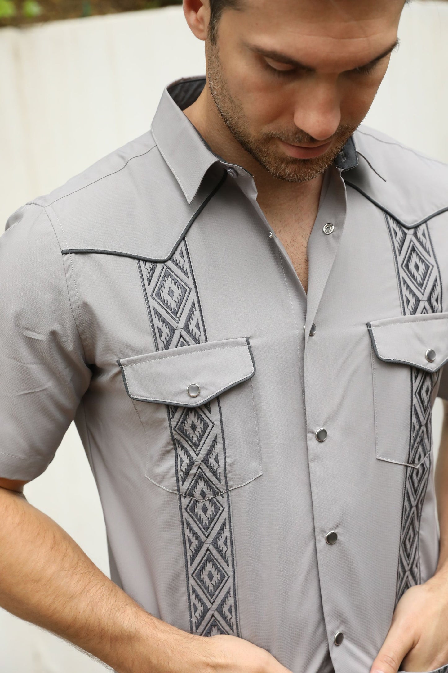 GUS9343 MENS MODERN LIGHT GRAY GUAYABERA SHIRT