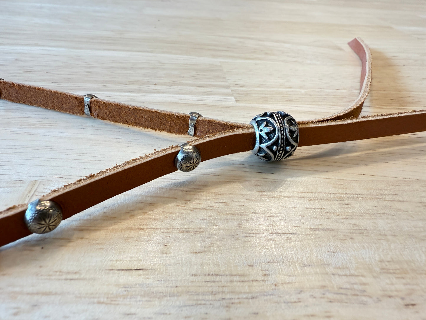 HB02-3 BROWN LEATHER HATBAND WITH CONCHOS