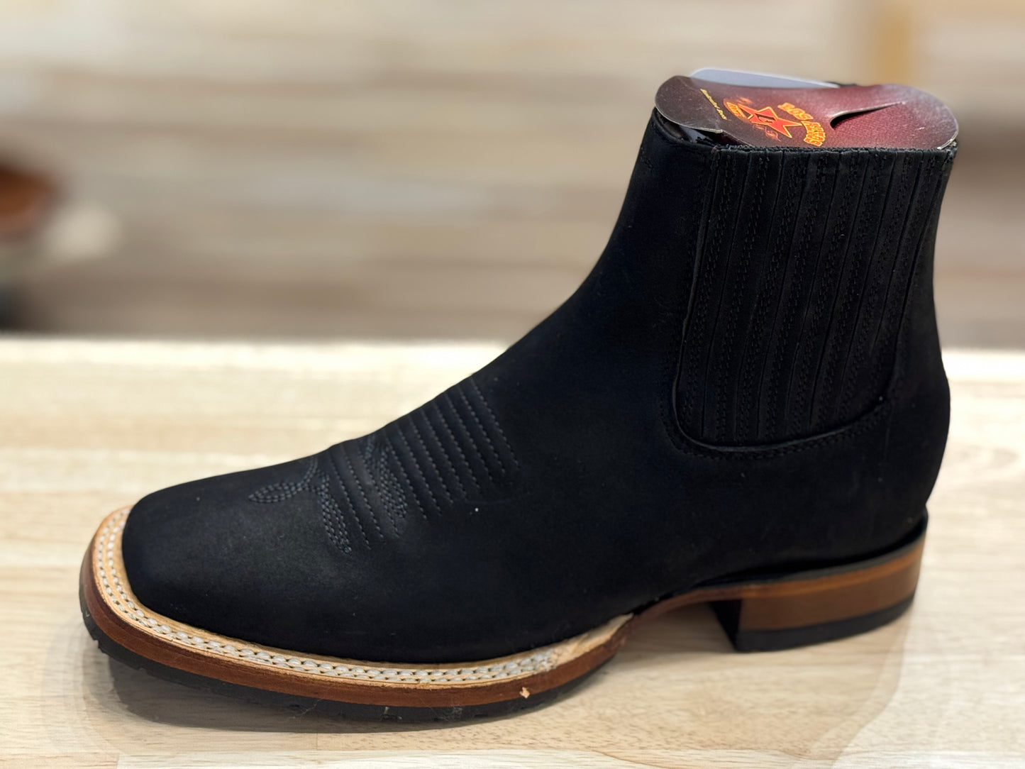 82TBM6305 SHORT SQUARE TOE NUBUCK BLACK BOOTS