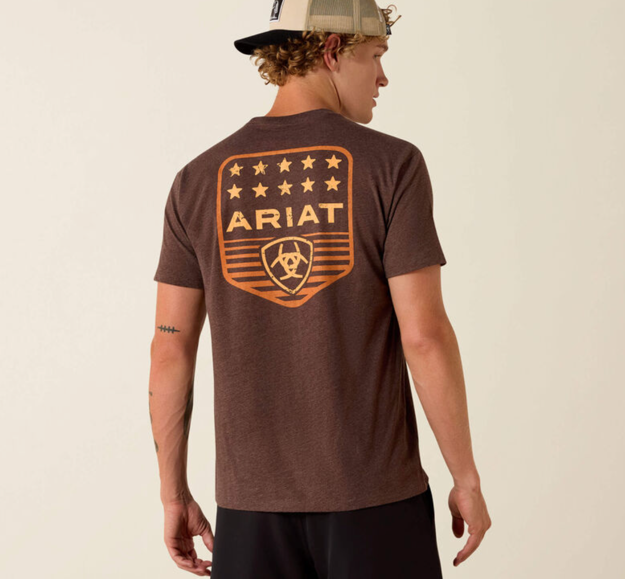 10073963 ARIAT MENS STRIPE PATRIOTIC BADGE T-SHIRT- BROWN HEATHER