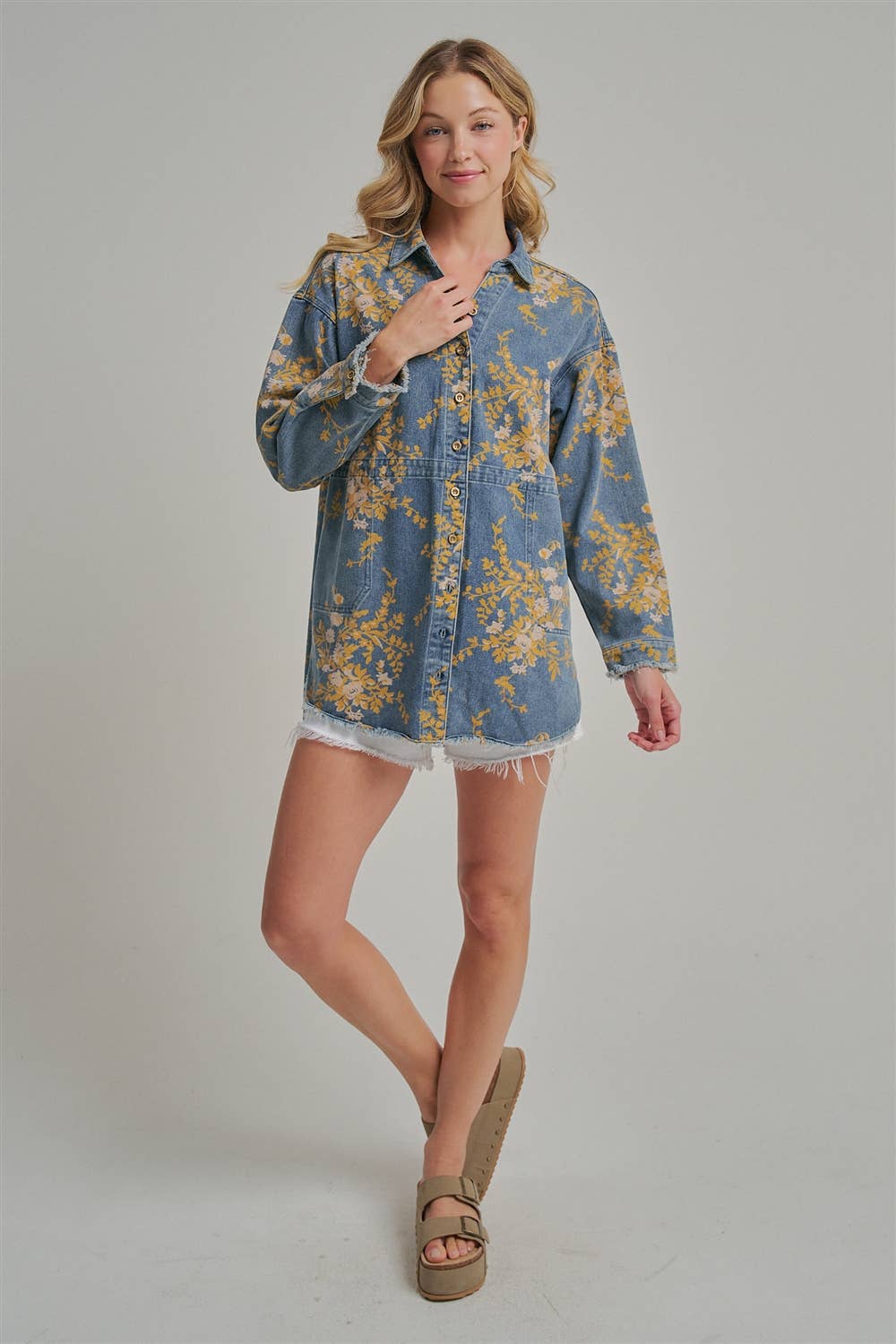 FLORAL DENIM RELAXED SHIRT TOP WITH POCKETS AND FRAYED EDGE: FLORAL DENIM