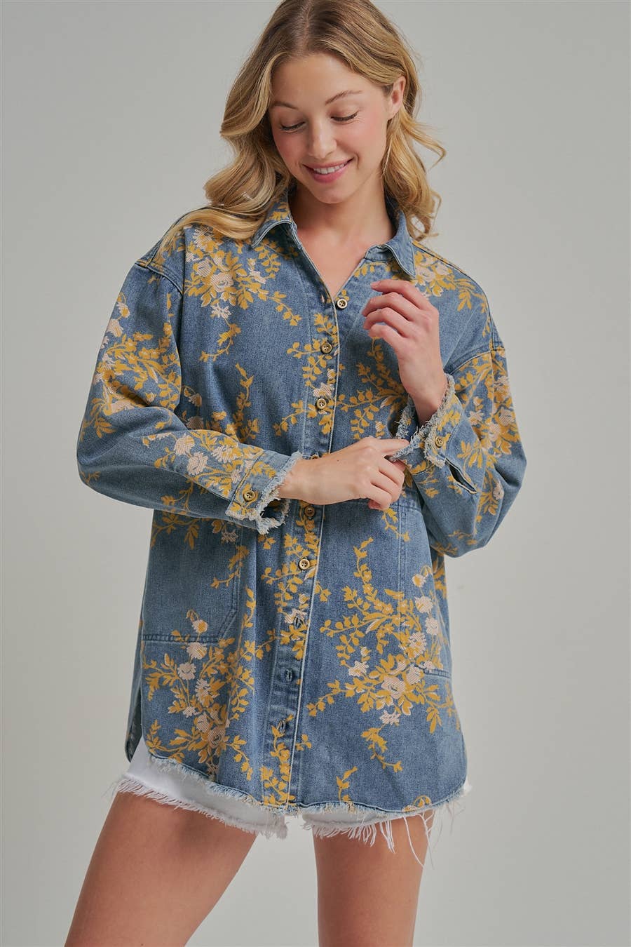 FLORAL DENIM RELAXED SHIRT TOP WITH POCKETS AND FRAYED EDGE: FLORAL DENIM