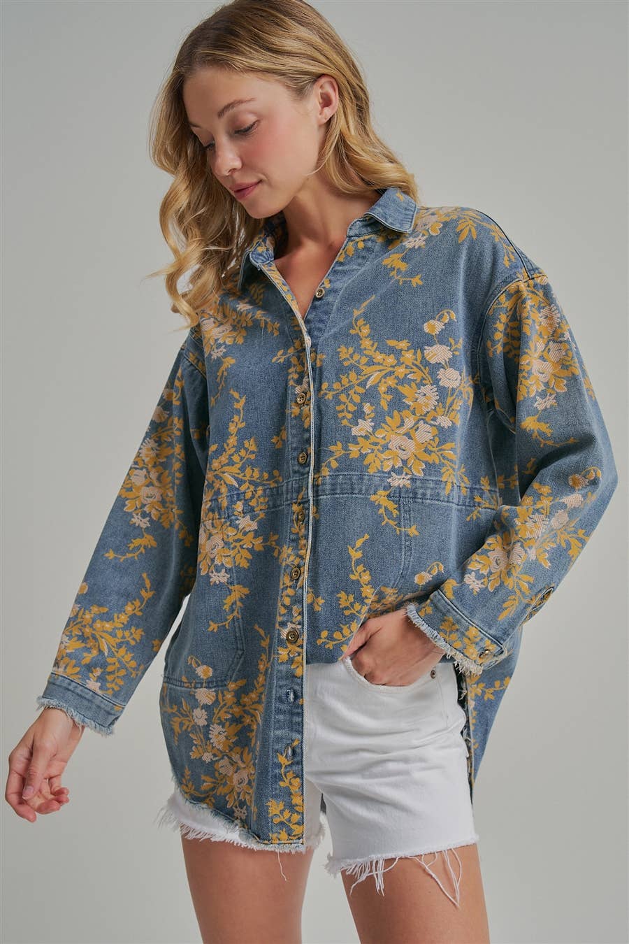 FLORAL DENIM RELAXED SHIRT TOP WITH POCKETS AND FRAYED EDGE: FLORAL DENIM