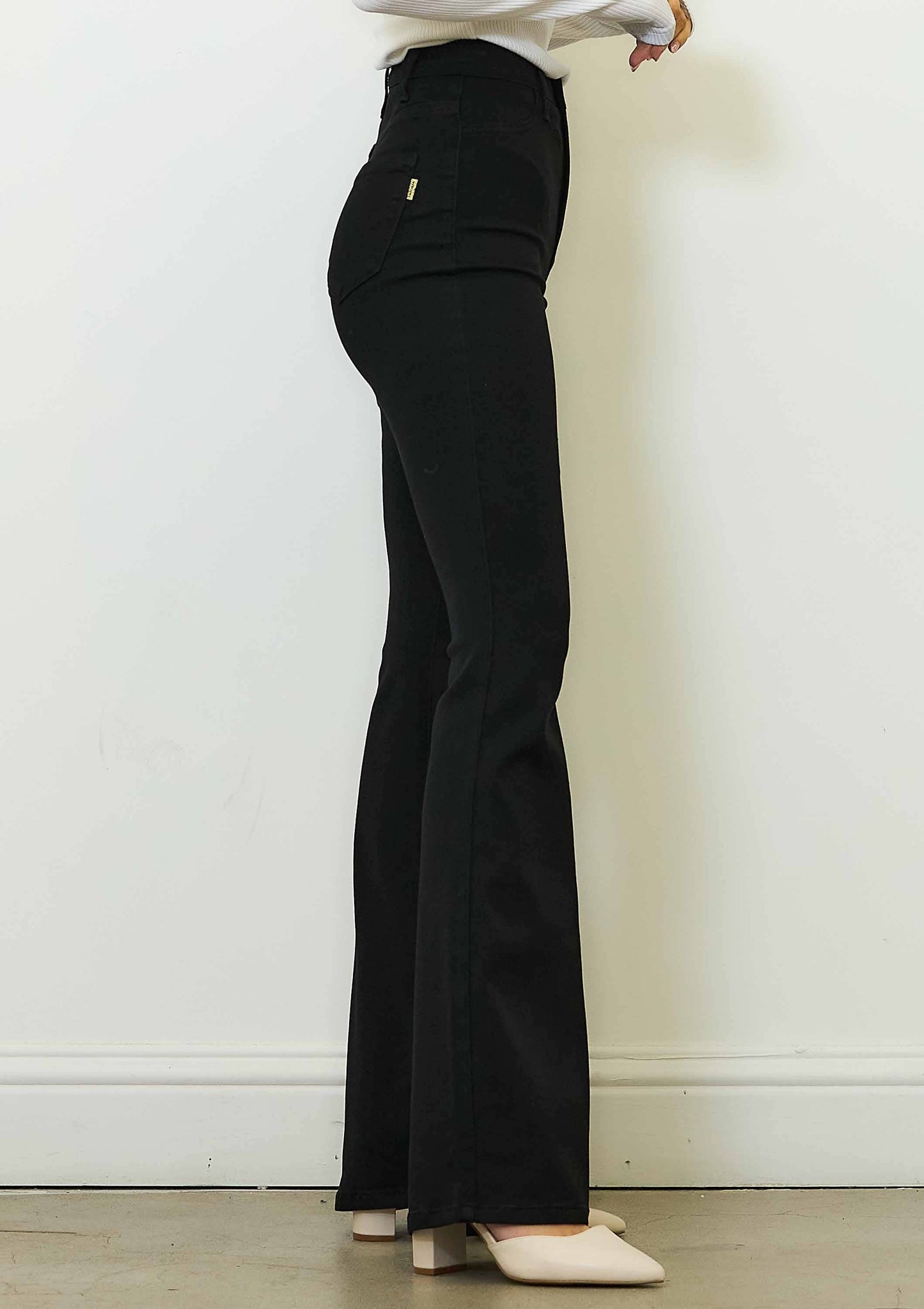 P522 SLIM FLARE JEANS - Smooth & Stretchy: BLACK