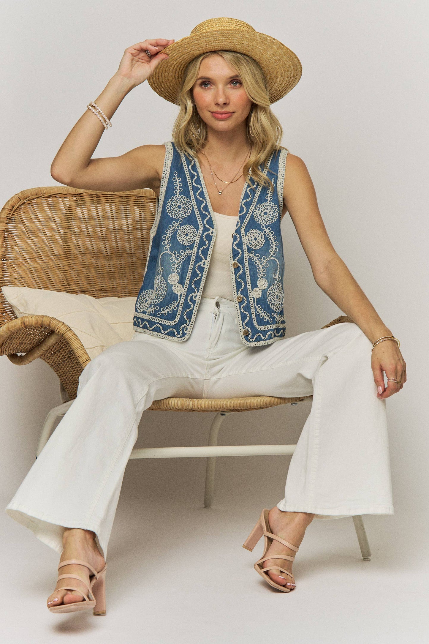 FLOWER EMBROIDERED CROPPED VEST- LET4261: Denim