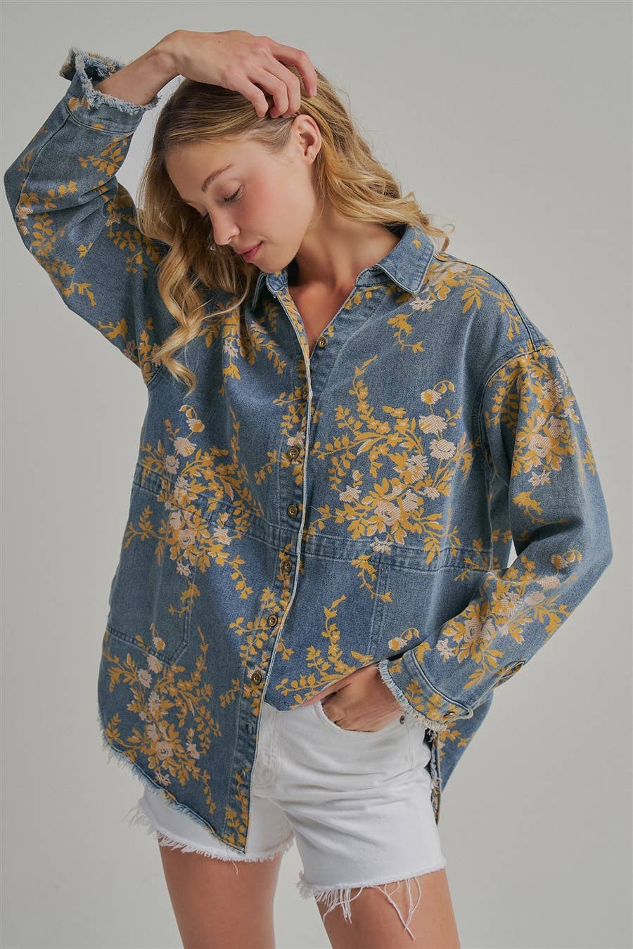 FLORAL DENIM RELAXED SHIRT TOP WITH POCKETS AND FRAYED EDGE: FLORAL DENIM