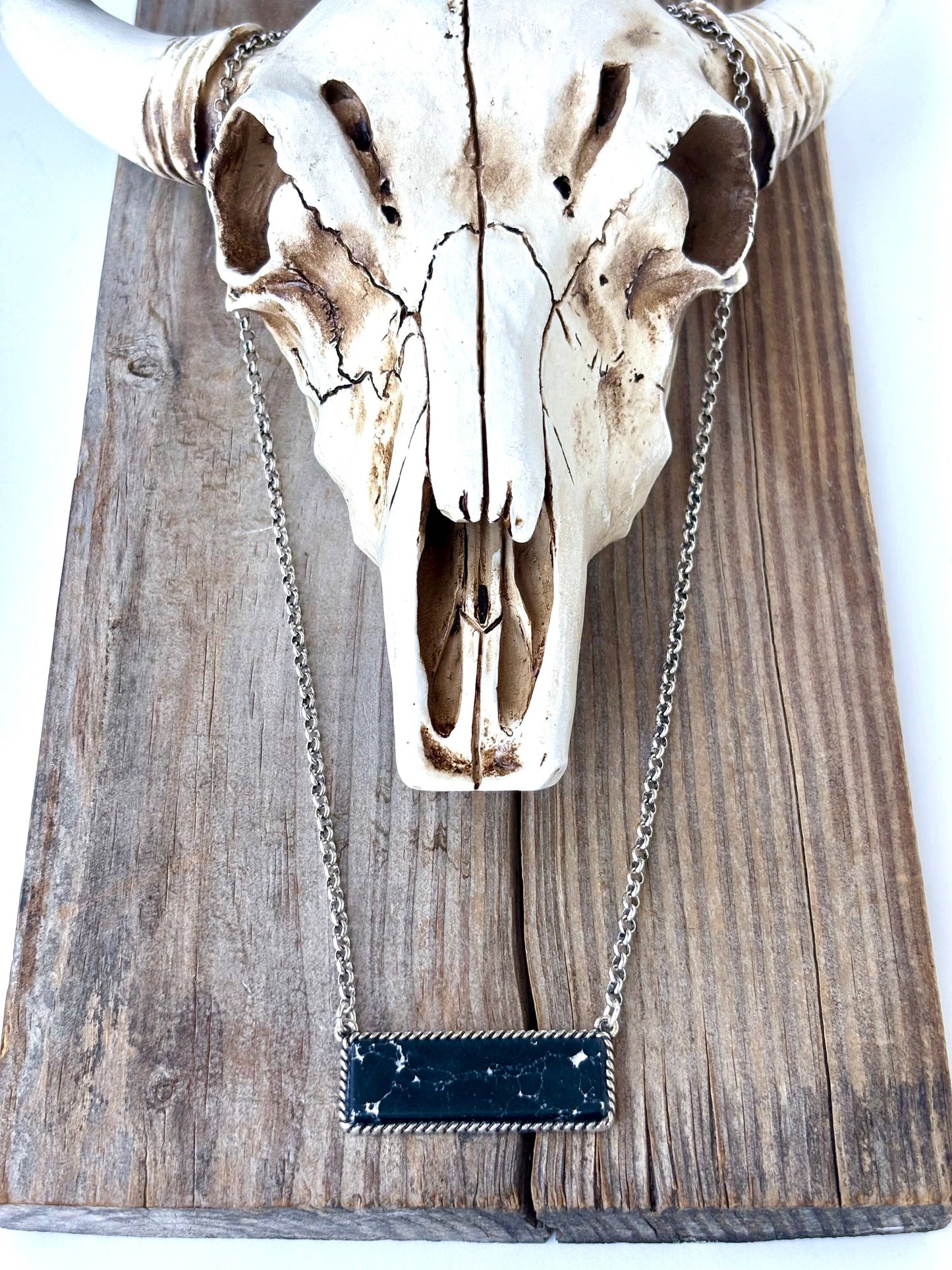 WESTERN STYLE STONE PENDANT NECKLACE: BLACK