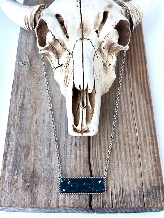 WESTERN STYLE STONE PENDANT NECKLACE: BLACK