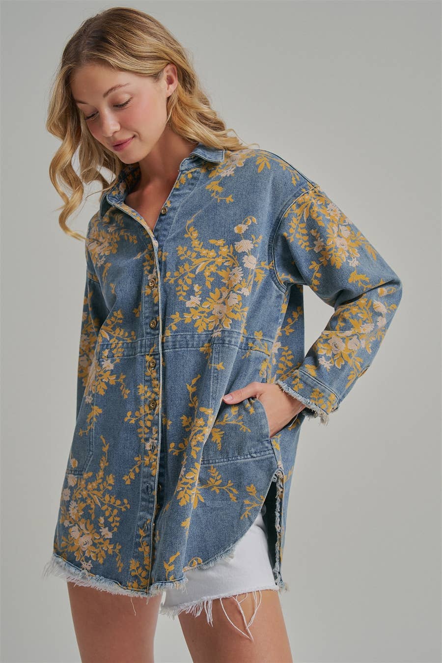 FLORAL DENIM RELAXED SHIRT TOP WITH POCKETS AND FRAYED EDGE: FLORAL DENIM
