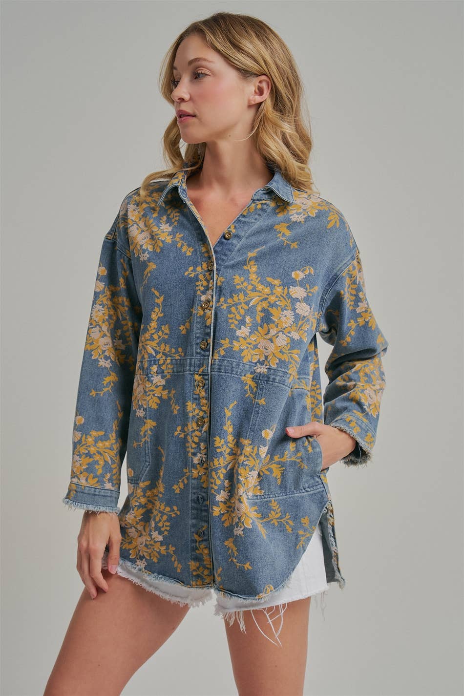 FLORAL DENIM RELAXED SHIRT TOP WITH POCKETS AND FRAYED EDGE: FLORAL DENIM