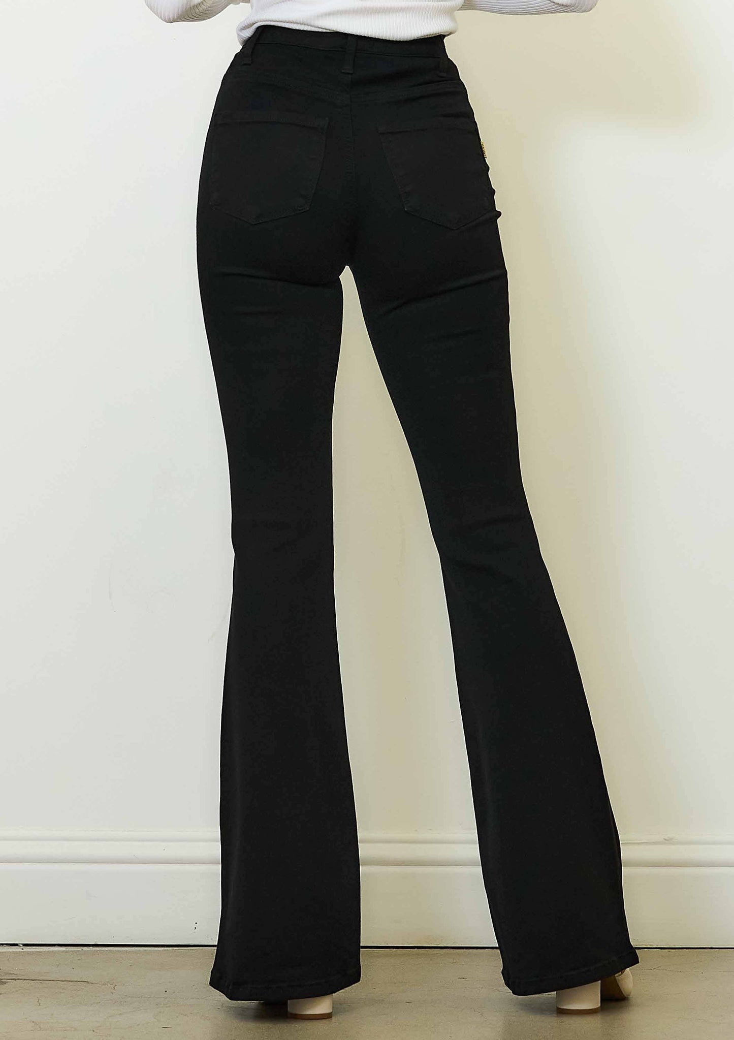P522 SLIM FLARE JEANS - Smooth & Stretchy: BLACK