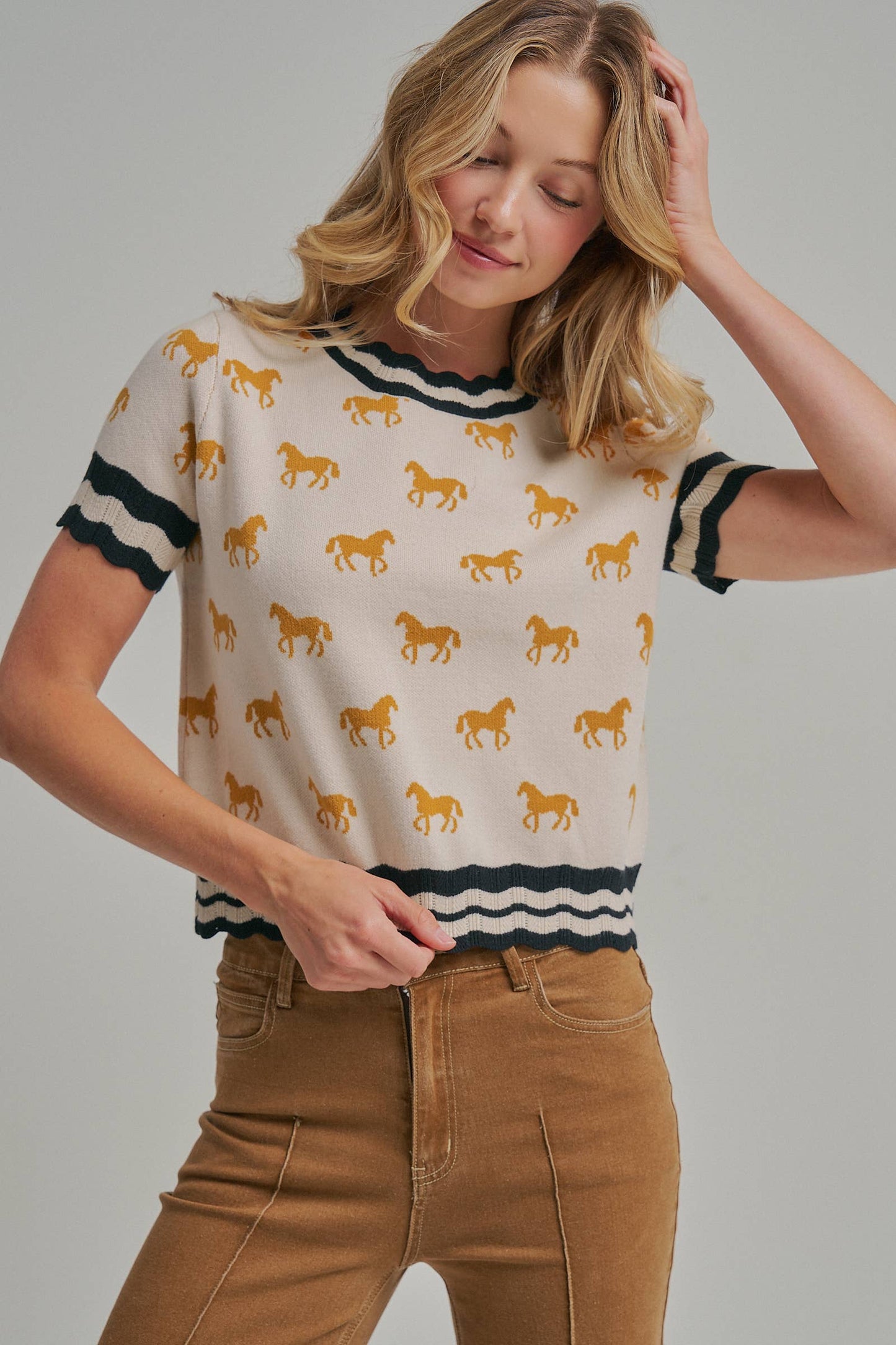 WESTERN INSPIRED HORSE PATTERNED SHORT SLEEVE SWEATER TOP: OATMEAL COMBO